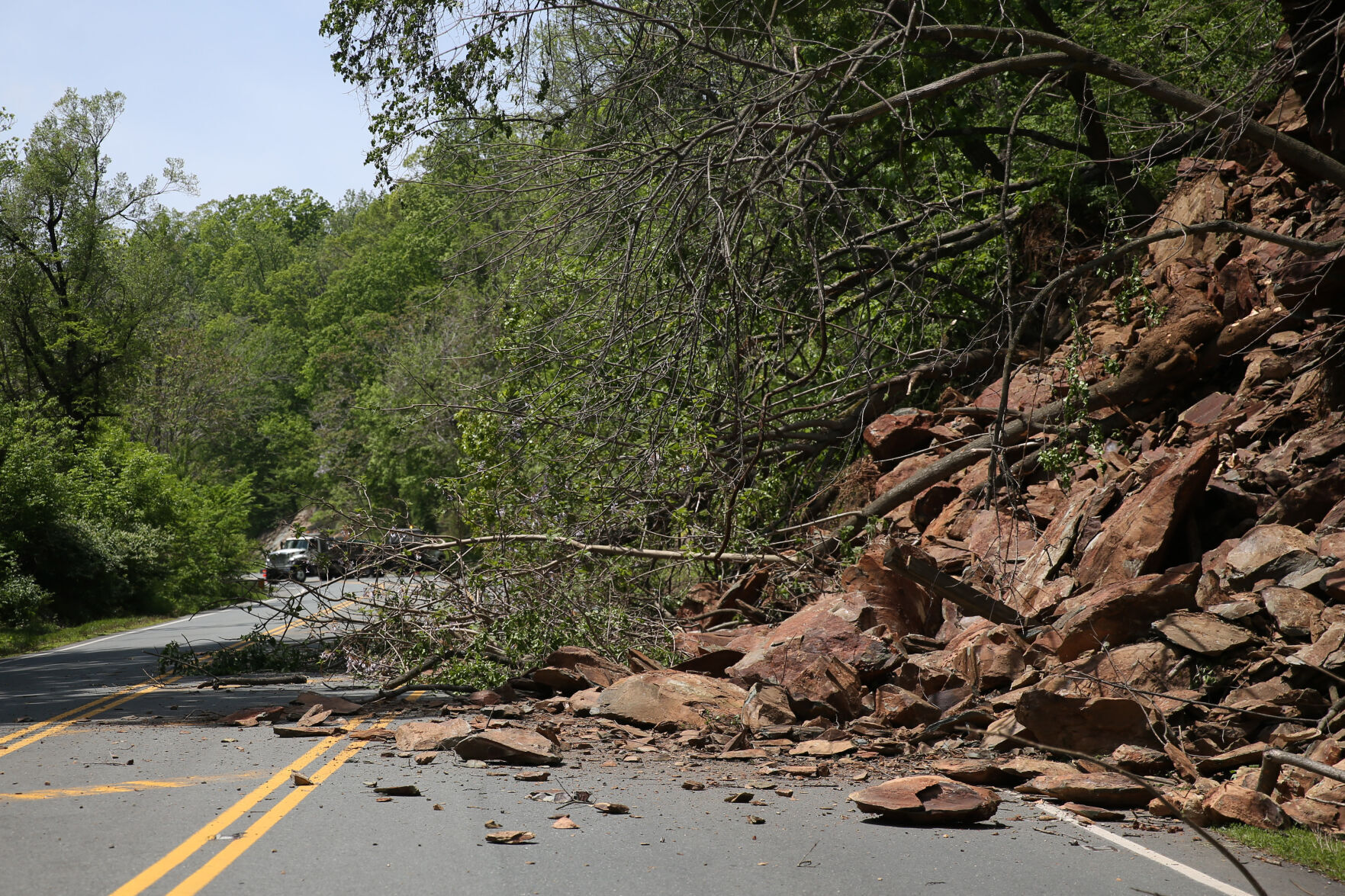 050421-cdp-news-rockslide082.JPG